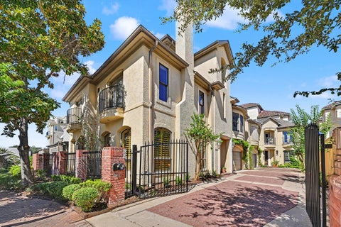 Photo of 2410 Mimosa Drive, Houston, TX 77019 (MLS # 21912405)