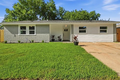 Photo of 4767 Beechaven St ST, Houston, TX 77053 (MLS # 95666362)
