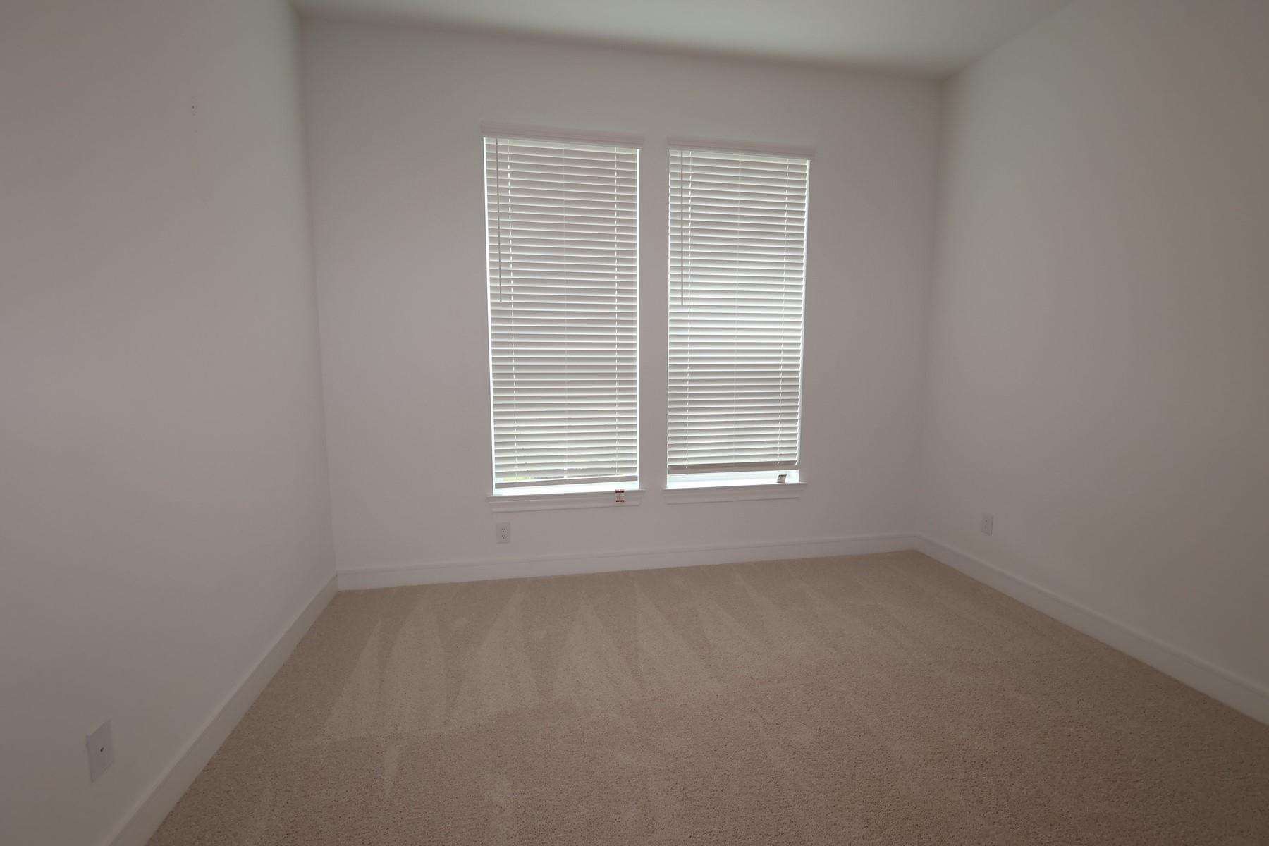 1822 S Wildflower Drive