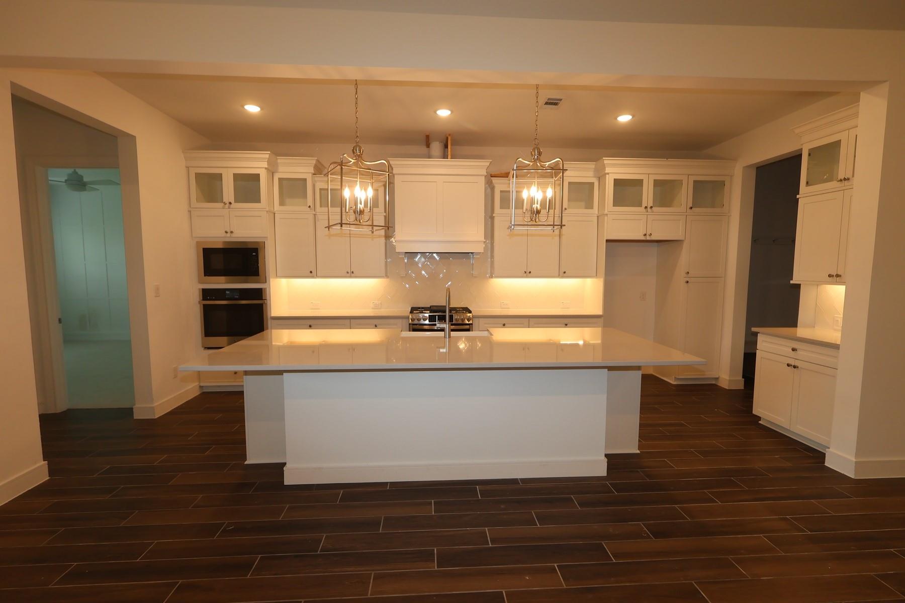 1822 S Wildflower Drive