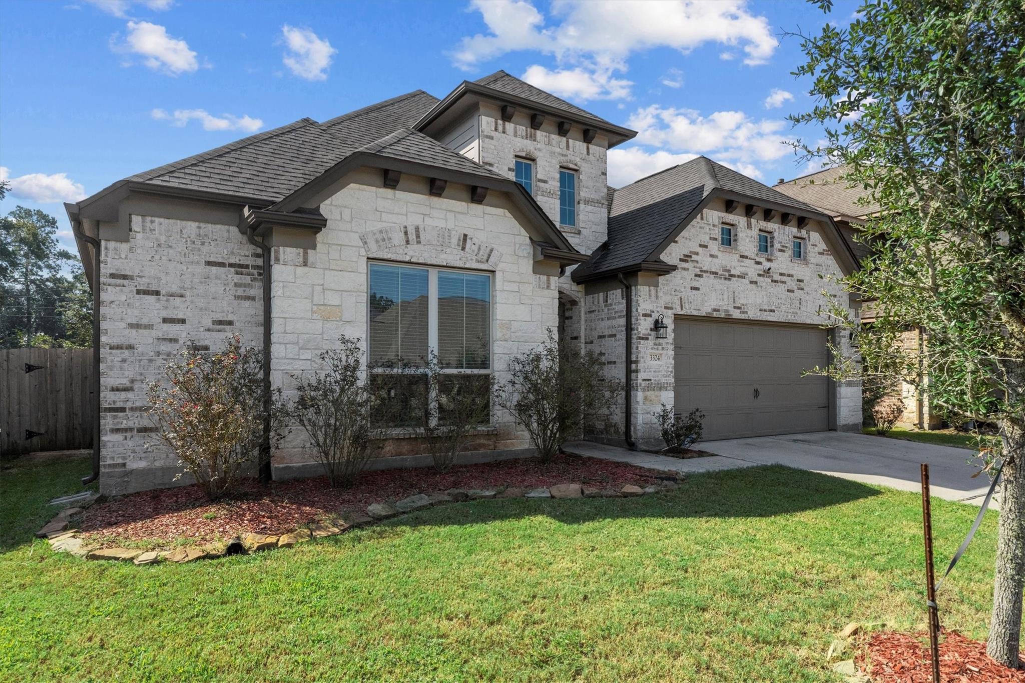 3324 Hickory Leaf Trail