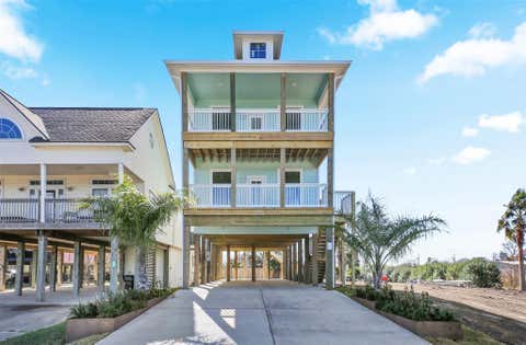 Photo of 2211 Avenue A, San Leon, TX 77539 (MLS # 60730925)