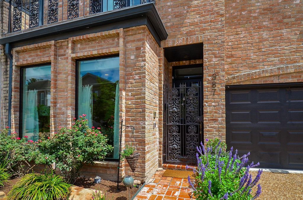 Photo of 987 S Post Oak Lane, Houston, TX 77056 (MLS # 17528831)