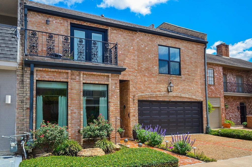 Photo of 987 S Post Oak Lane, Houston, TX 77056 (MLS # 17528831)