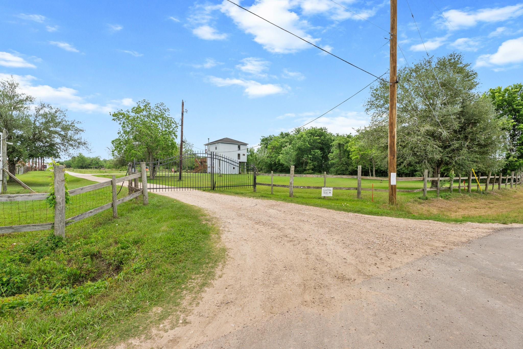 13803 Norris Road