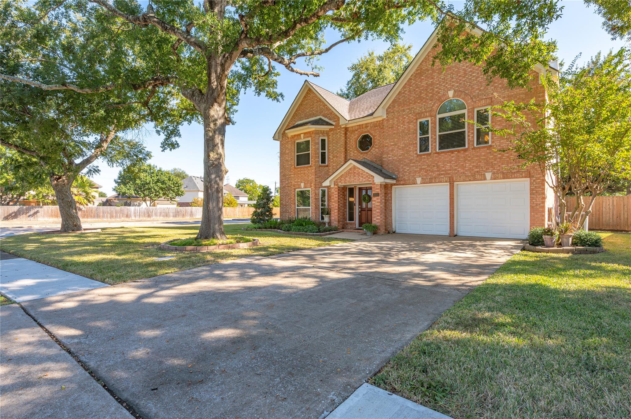 2601 Lakeway Drive