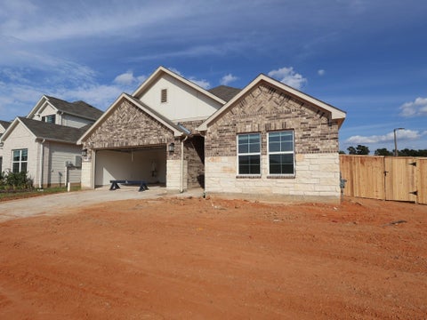 Homes For Sale - 10611 Annex Avenue<br/> Montgomery County, Montgomery, TX 77316