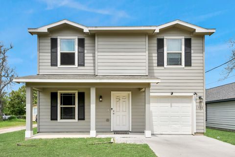 Homes For Sale - 1908 Bellview Street<br/> Galveston County, La Marque, TX 77568