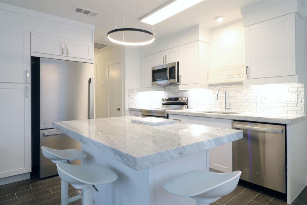 Photo of 412 Pacific Street #2E, Houston, TX 77006 (MLS # 35760174)