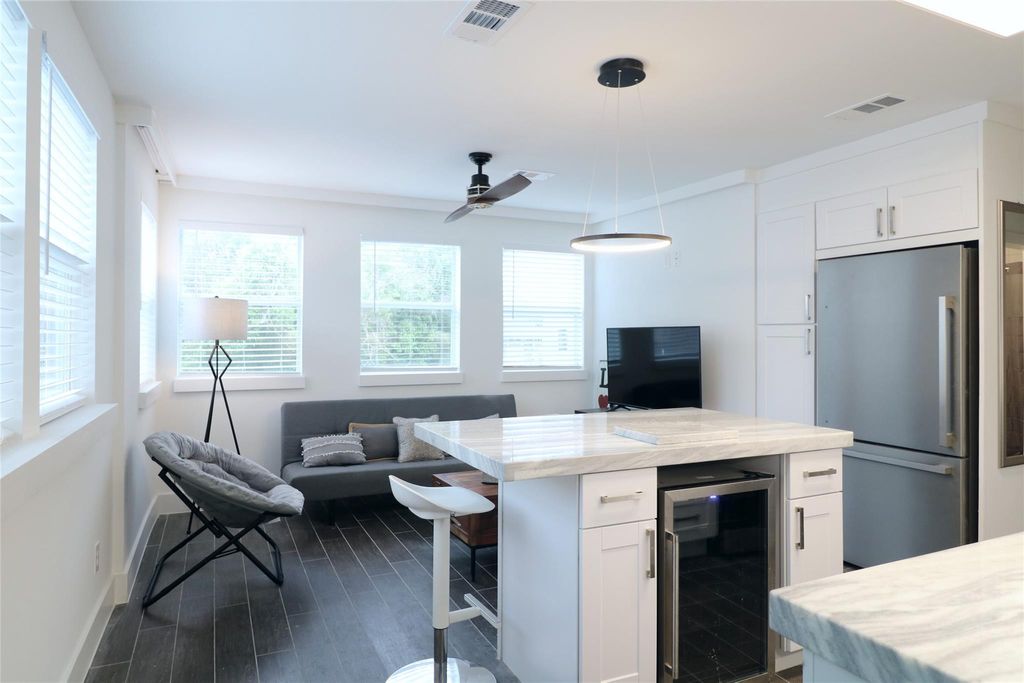 Photo of 412 Pacific Street #2E, Houston, TX 77006 (MLS # 35760174)