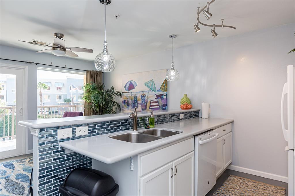 9520 Seawall Boulevard 235