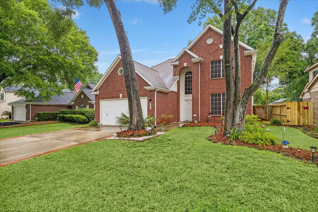 Photo of 2010 White Oaks Hills Lane, Houston, TX 77339 (MLS # 21553061)