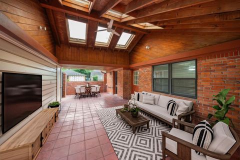 Photo of 5002 Leafy Hollow Court, Houston, TX 77018 (MLS # 44696718)
