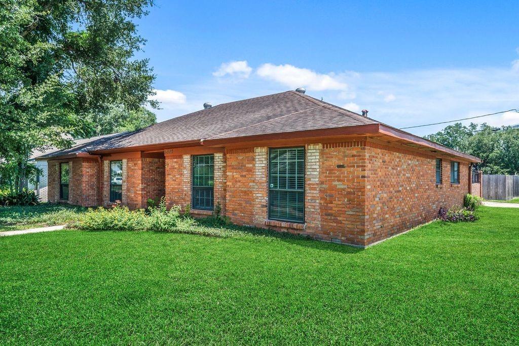 5002 Leafy Hollow Court