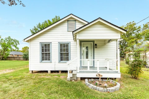 Photo of 7414 Stewart Street, Hitchcock, TX 77563 (MLS # 30150763)