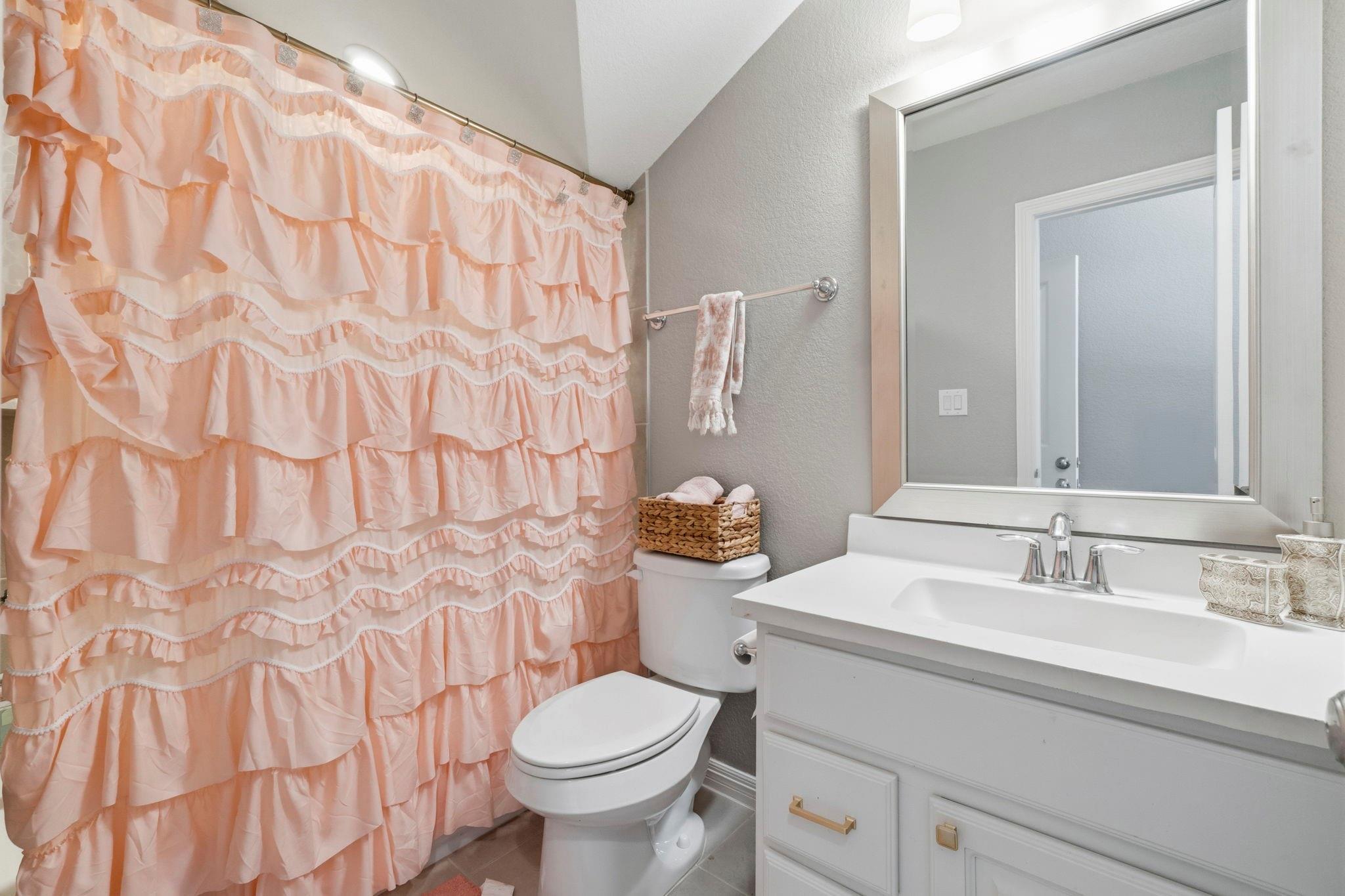 Montgomery, Texas, 77316, United States, 4 Bedrooms Bedrooms, ,5 BathroomsBathrooms,Residential,Contingent,2045790