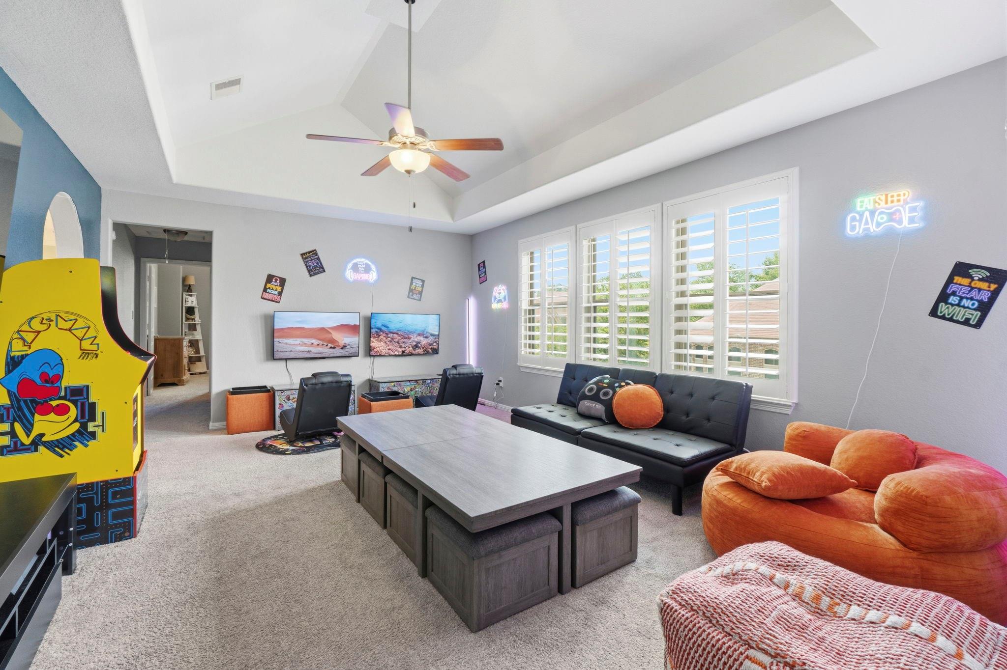 Montgomery, Texas, 77316, United States, 4 Bedrooms Bedrooms, ,5 BathroomsBathrooms,Residential,Contingent,2045790