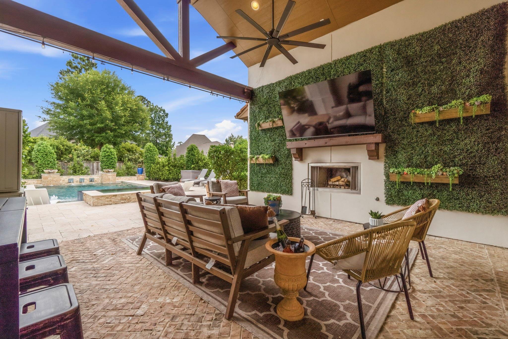 Montgomery, Texas, 77316, United States, 4 Bedrooms Bedrooms, ,5 BathroomsBathrooms,Residential,Contingent,2045790