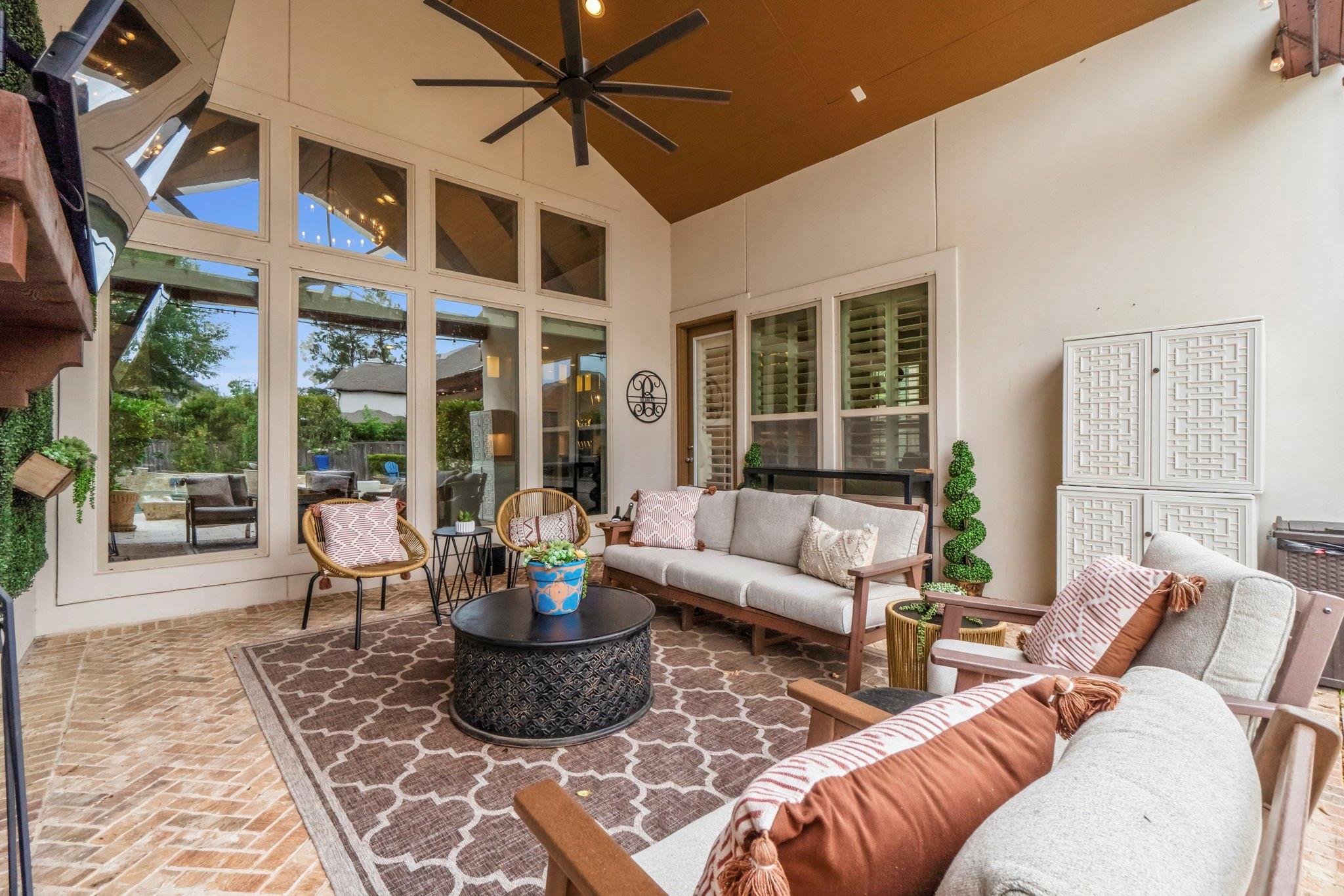 Montgomery, Texas, 77316, United States, 4 Bedrooms Bedrooms, ,5 BathroomsBathrooms,Residential,Contingent,2045790
