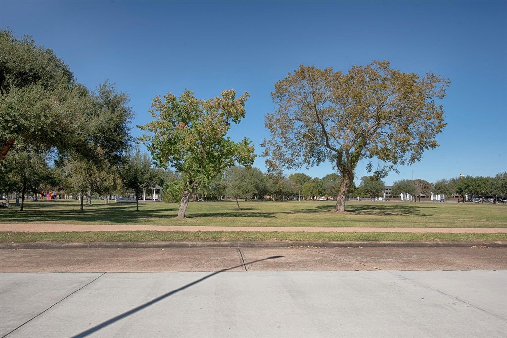 Photo of 18502 Vinland Drive, Nassau Bay, TX 77058 (MLS # 65207819)