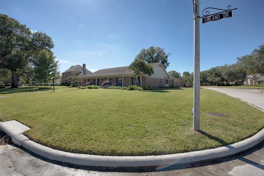Photo of 18502 Vinland Drive, Nassau Bay, TX 77058 (MLS # 65207819)