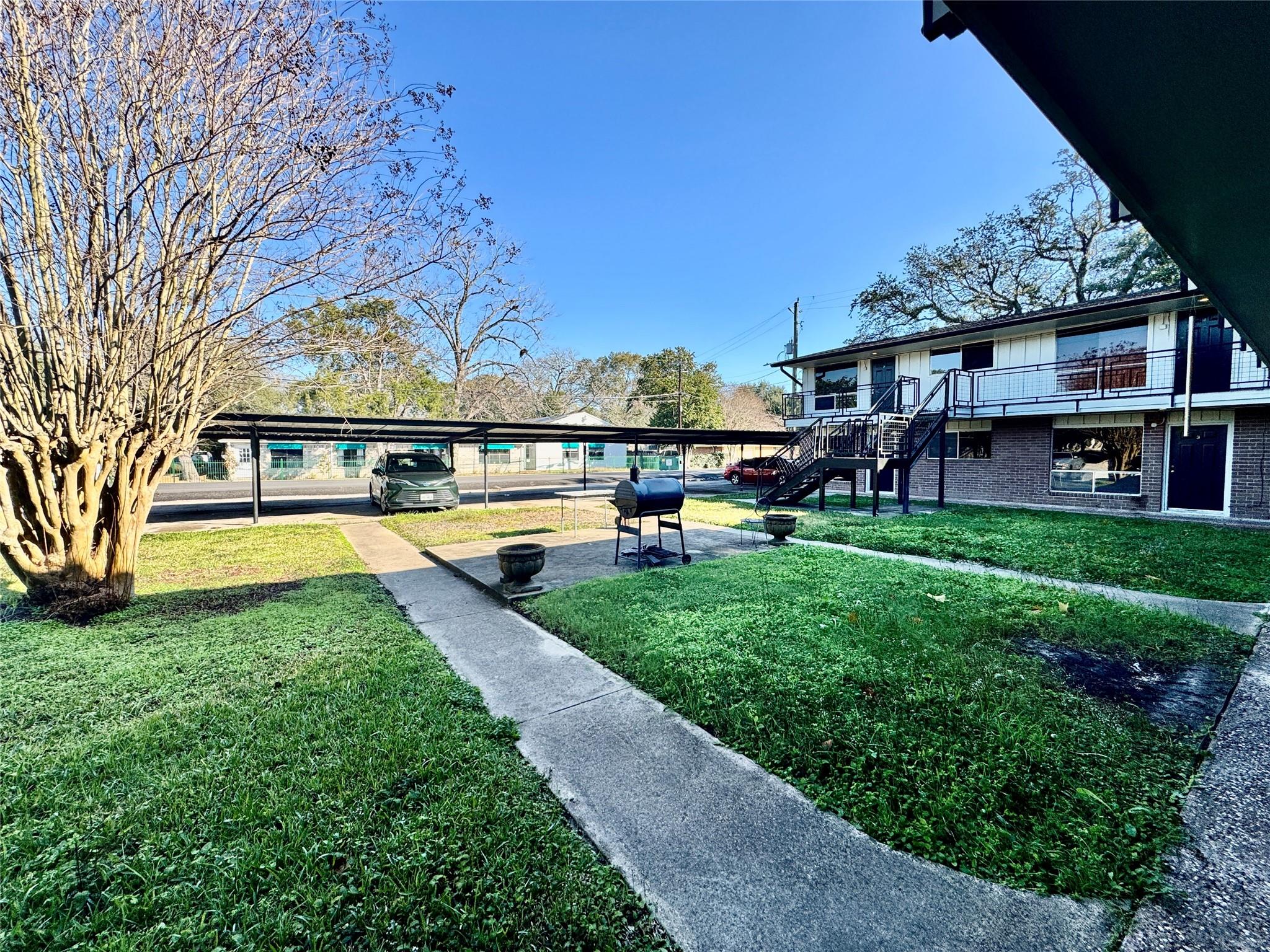 2201 North Grand Boulevard 11