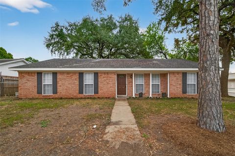 Photo of 5615 Beechnut Street, Houston, TX 77096 (MLS # 93329713)