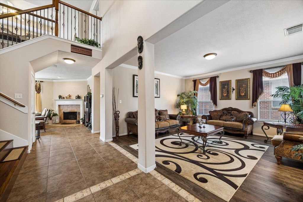 Photo of 13703 Hudson Court, Sugar Land, TX 77498 (MLS # 95416693)