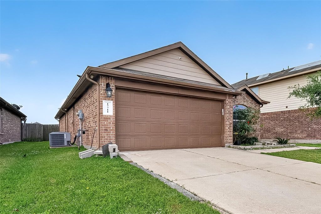 Photo of 17711 Rose Summit Lane, Richmond, TX 77407 (MLS # 90930702)