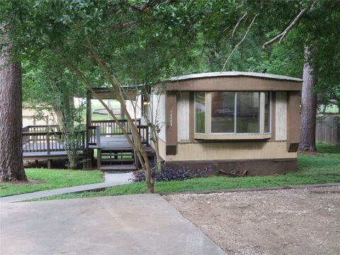 Photo of 14209 E Ravine Run, Willis, TX 77318 (MLS # 28720289)