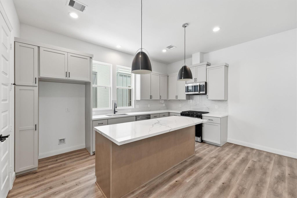 Photo of 4832 Pinemont Drive DR, Houston, TX 77092 (MLS # 17155582)