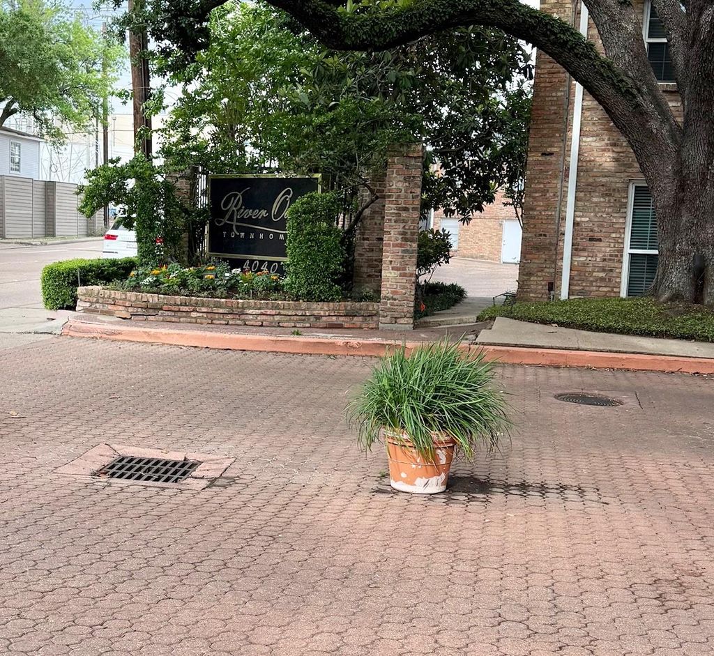 Photo of 4040 San Felipe Street #104, Houston, TX 77027 (MLS # 81722379)