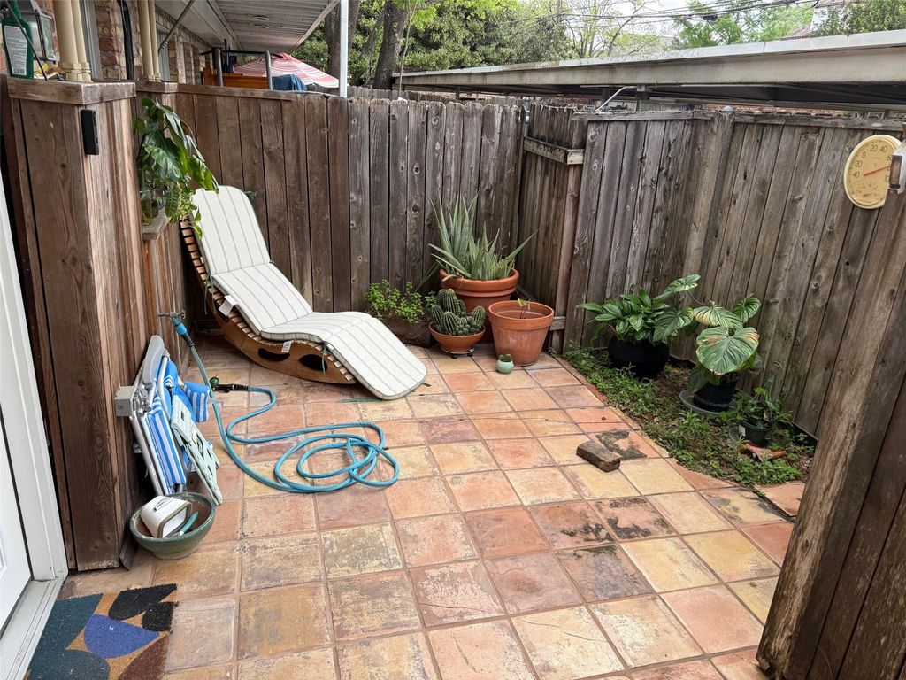 Photo of 4040 San Felipe Street #104, Houston, TX 77027 (MLS # 81722379)