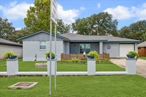 Homes For Sale - 1115 25th Avenue<br/> Texas City, TX 77590