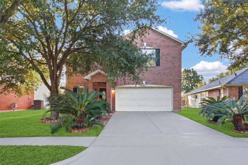 Photo of 9002 Durham Manor Lane, Houston, TX 77075 (MLS # 93714267)