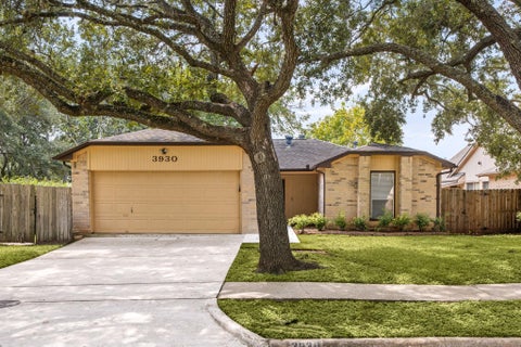 Photo of 3930 Mill Rock Circle, Sugar Land, TX 77479 (MLS # 41304566)