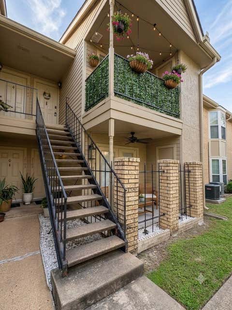 Photo of 3600 Jeanetta Street #2706, Houston, TX 77063 (MLS # 91216610)