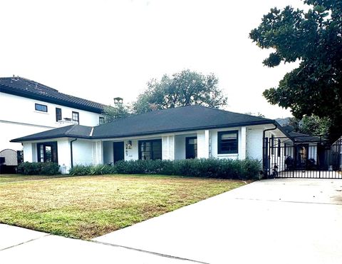 Photo of 3805 Piping Rock Ln Lane, Houston, TX 77027 (MLS # 5363790)
