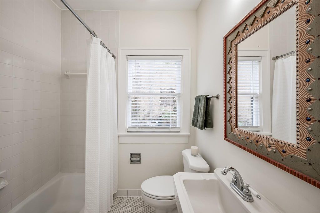 Photo of 1737 Albans Road #1, Houston, TX 77005 (MLS # 89225306)