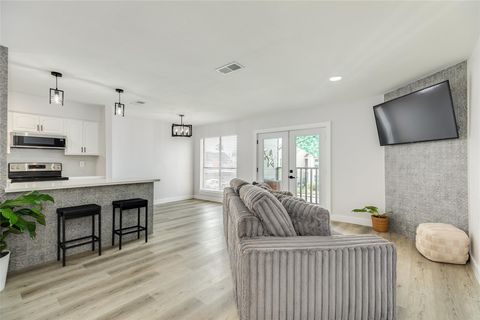 Condo For Sale - 3220 69th Street #F5<br/> Galveston County, Galveston, TX 77551