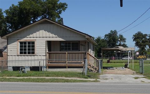 Photo of 4825 Weaver Road, Houston, TX 77016 (MLS # 10577455)