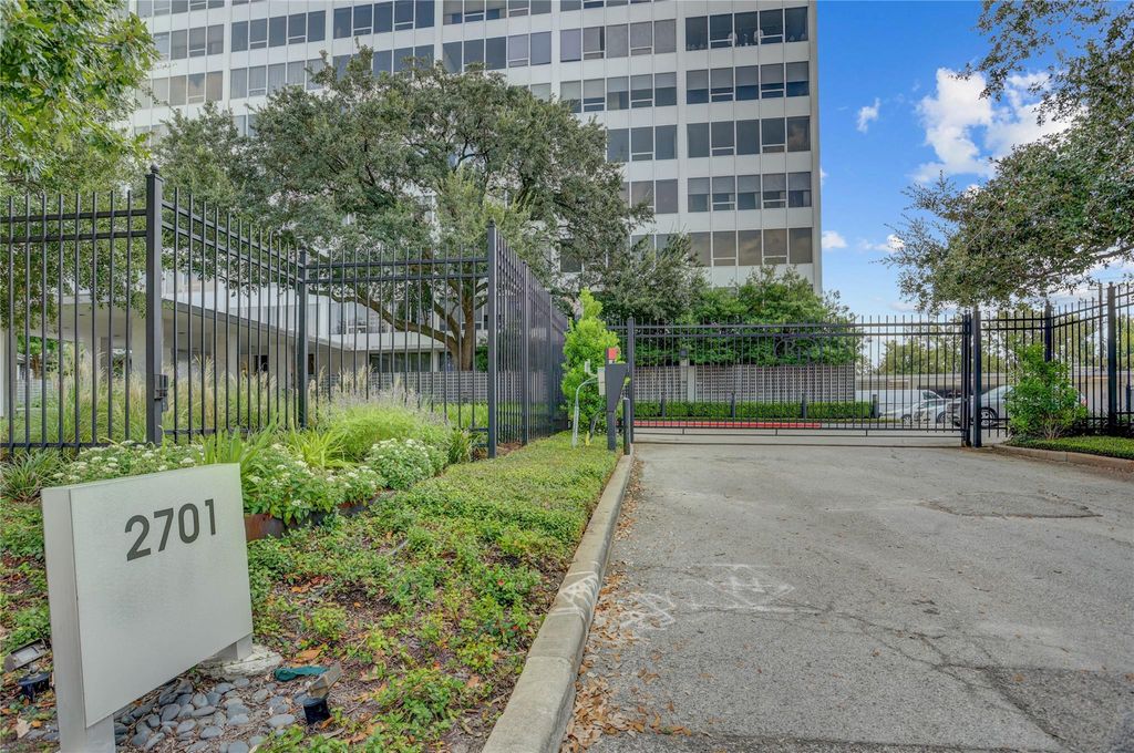 Photo of 2701 Westheimer Road #2D, Houston, TX 77098 (MLS # 3172510)