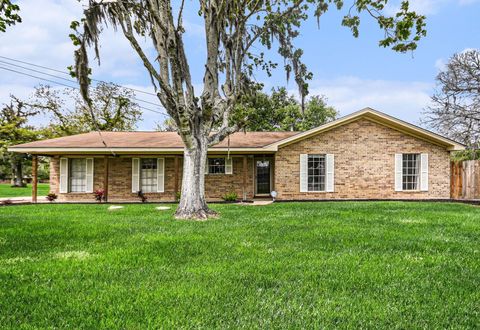 Photo of 56 W Candlewood Street, Lake Jackson, TX 77566 (MLS # 9034160)