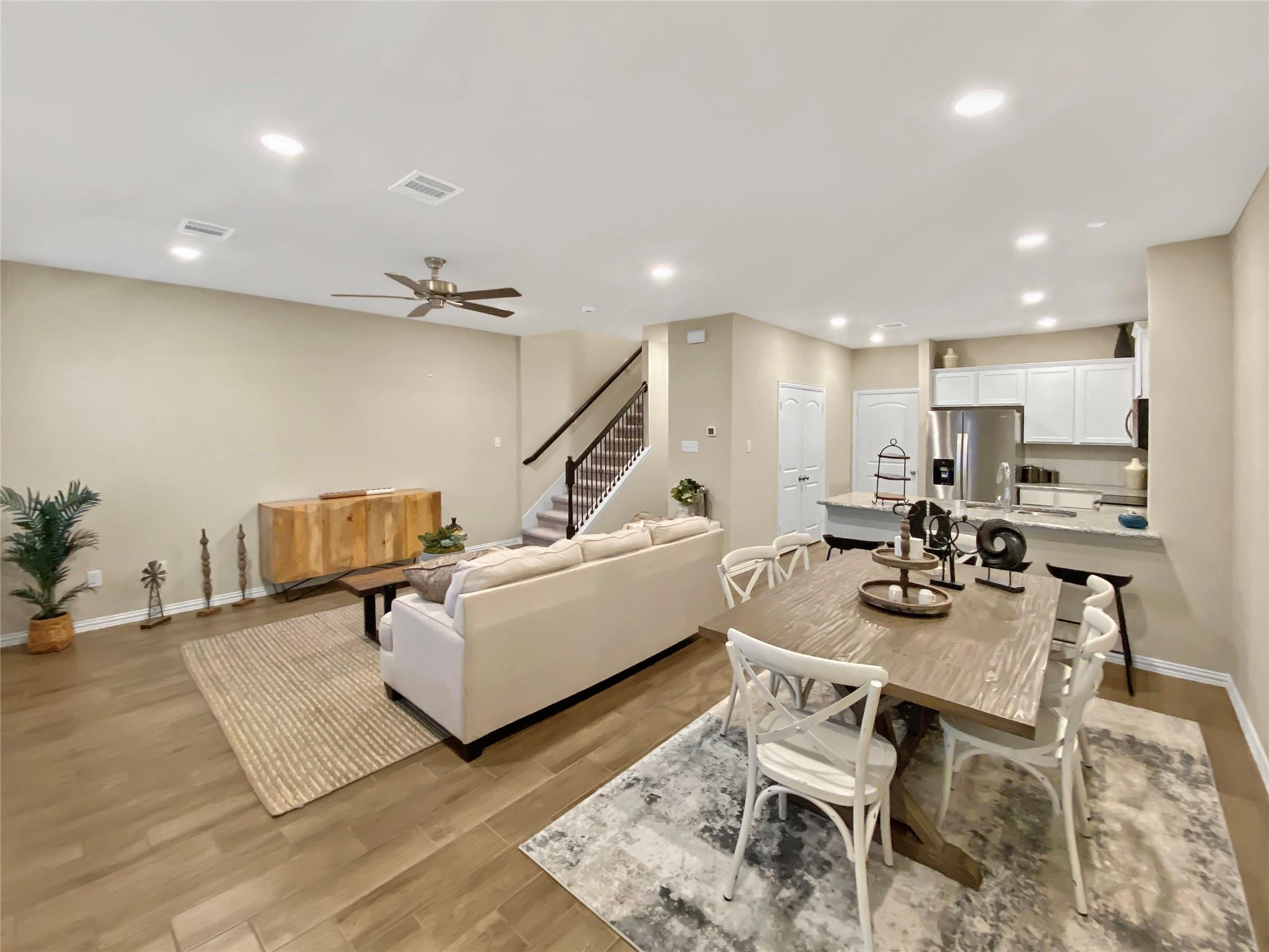 11922 Amber Oak Way