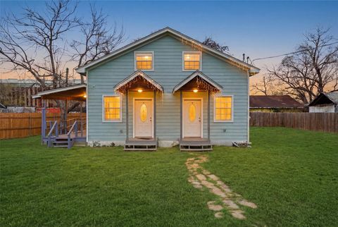 Photo of 7301 Avenue K #A B, Houston, TX 77011 (MLS # 44374896)