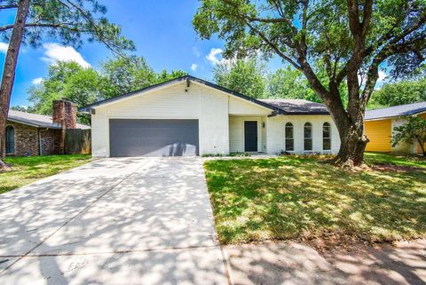 Photo of 2110 Quail Valley East Drive, Missouri City, TX 77459 (MLS # 72800123)