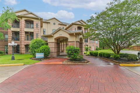 Photo of 2815 Kings Crossing Drive #307, Houston, TX 77345 (MLS # 9420577)
