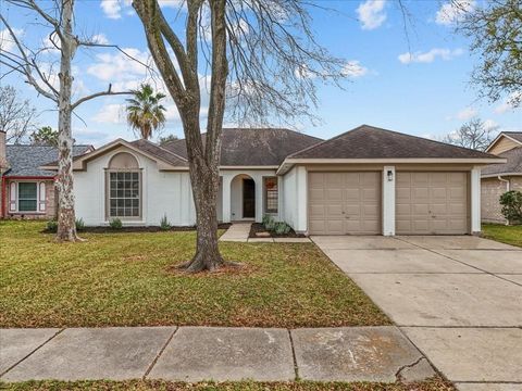 Photo of 10912 Dogwood Drive, La Porte, TX 77571 (MLS # 22881833)