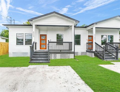 Photo of 4818 Paula Street, Houston, TX 77033 (MLS # 28080782)