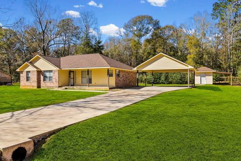 Photo of 195 Oak Valley, Livingston, TX 77351 (MLS # 52721069)